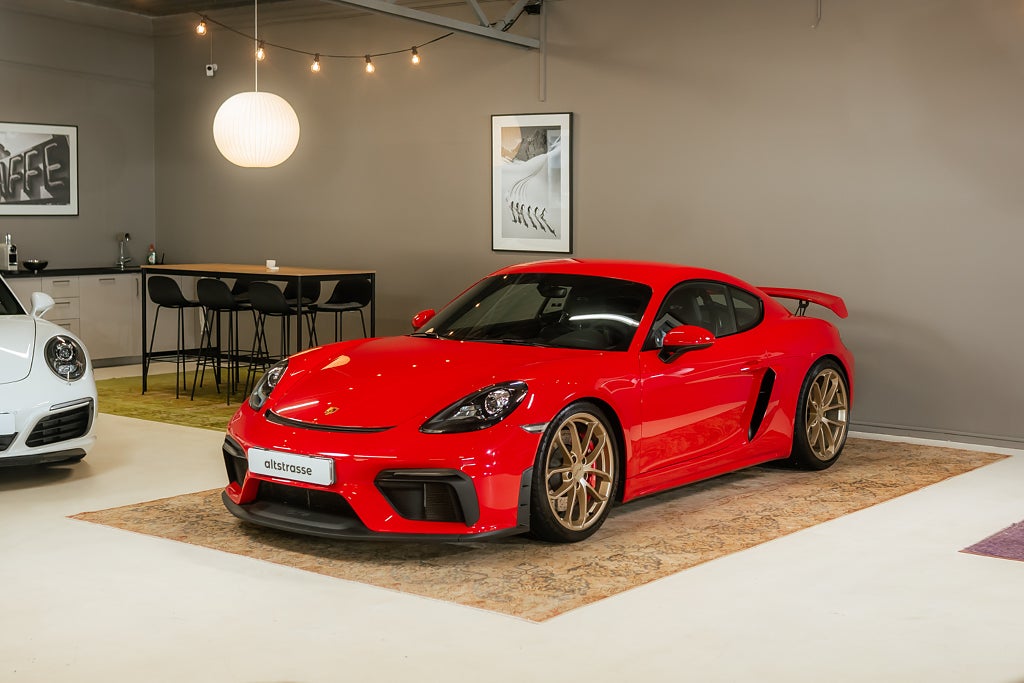 Porsche 718 Cayman GT4 PDK 