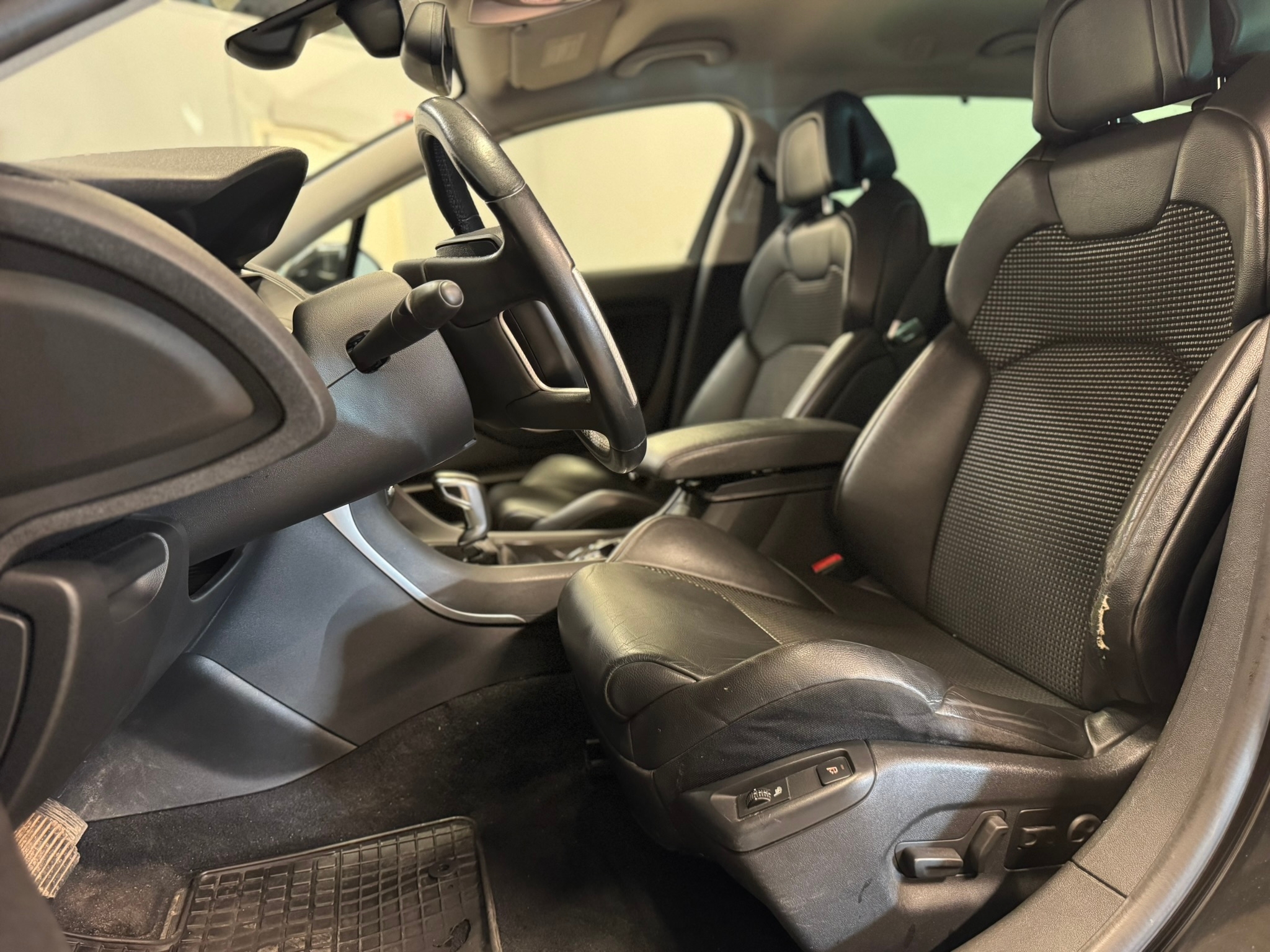 Citroen C5 Tourer 2.2 HDi Exclusive 2013, bild 4/42