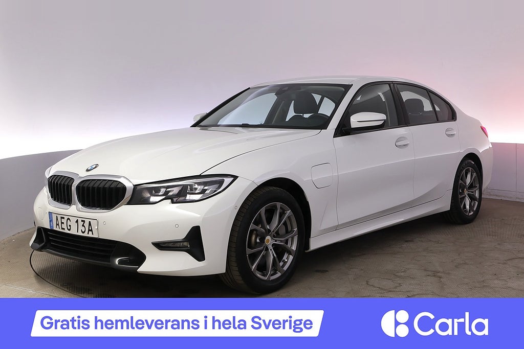 BMW 330e Sedan Cockpit Farthållare Rattvärme Värmare Navi