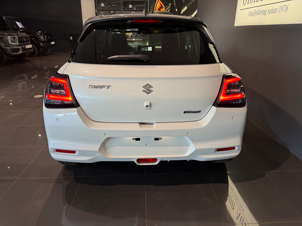 Suzuki Swift Hybrid Automat Select 3 års service - bild 4