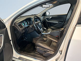 Volvo V60 D4 AWD Aut Momentum Dvärm/Skinn/Drag/Psens/Xenon