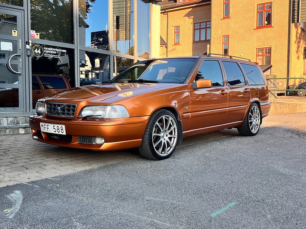 Volvo V70 R 2.3 T AWD R / Saffran 