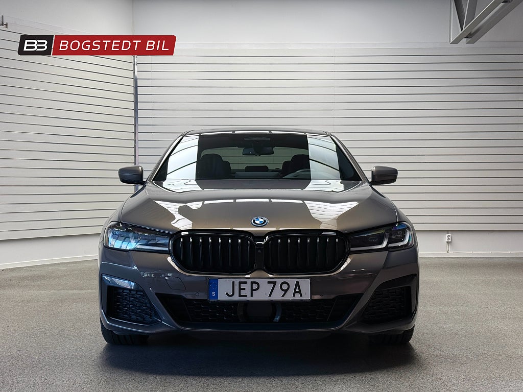 BMW 545e xDrive 394hk | M-Sport Pro | Se utrustning