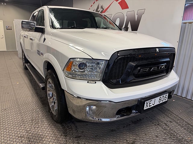 RAM 1500 Crew Cab 5.7 V8 HEMI 4x4 Laramie (Rambox)