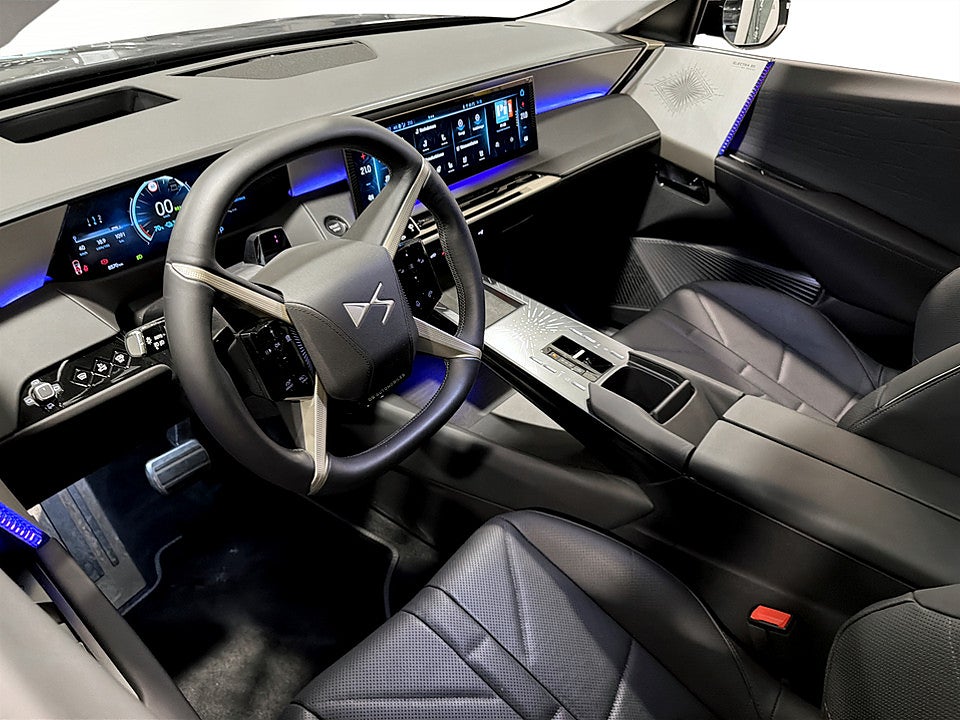 Bild på DS N°8 Étoile 97.2 kWh 349hk Aut AWD B-KAMERA CARPLAY PANO