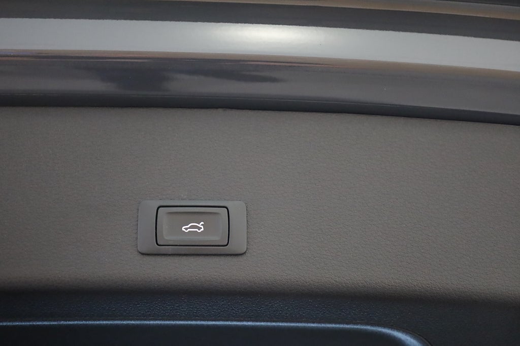 Audi q8-e-tron 50 Quattro S line Navi Kamera Leasbar V-Hjul 2024