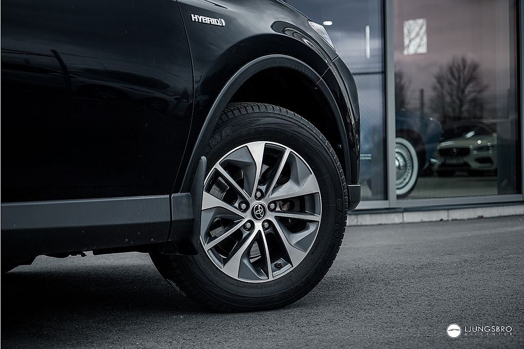 Toyota RAV4 Hybrid 2.5 AWD 197hk / Drag / B-Kamera