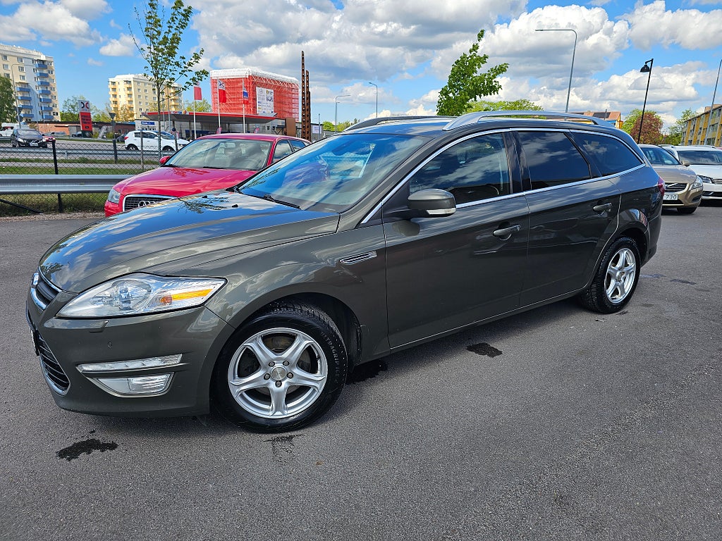 Ford Mondeo 2.0  Powershift/Titanium/Nykamrem/Nybesiktad/Nyservad