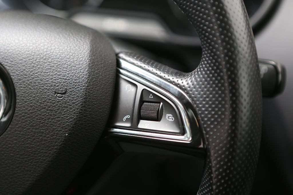 Skoda Octavia 1,2 TSI Elegance Kombi Aut Motorvärmare 2015