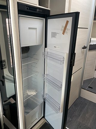 Husbil-halvintegrerad Chausson 777GA Titanium Premium 170HK Aut 9 av 20
