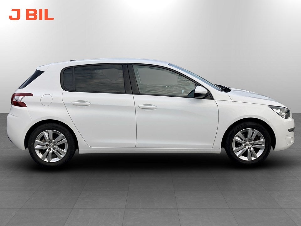 Bild på Peugeot 308 5D Active 1.2 PT 110hk - FARTHÅLLARE, NAVI