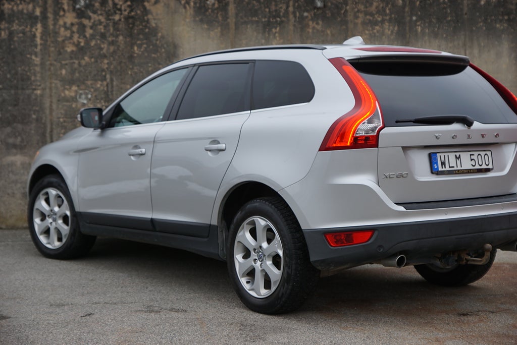 Volvo XC60 D5 AWD Geartronic|Drag|Kupevärmare|PDC|