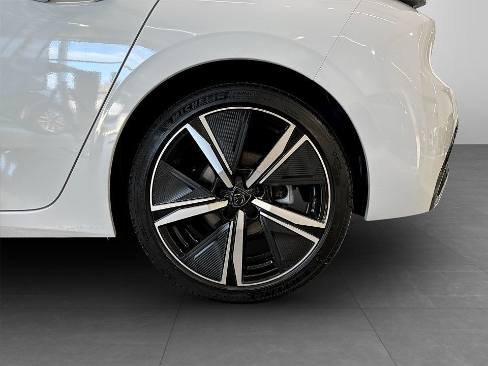 Bild på Peugeot 308 5D GT 1.2 PT 130hk Aut - B-KAMERA,CARPLAY,ELSTOL