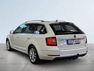 Skoda Octavia Kombi 1.5 TSI ACT Style Drag Värmare Ad Farthållare S&V – bild 5
