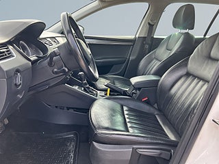 Skoda Octavia Kombi 1.5 TSI Sov-däck/Kamera/P-sens/Skinn/Lågskatt