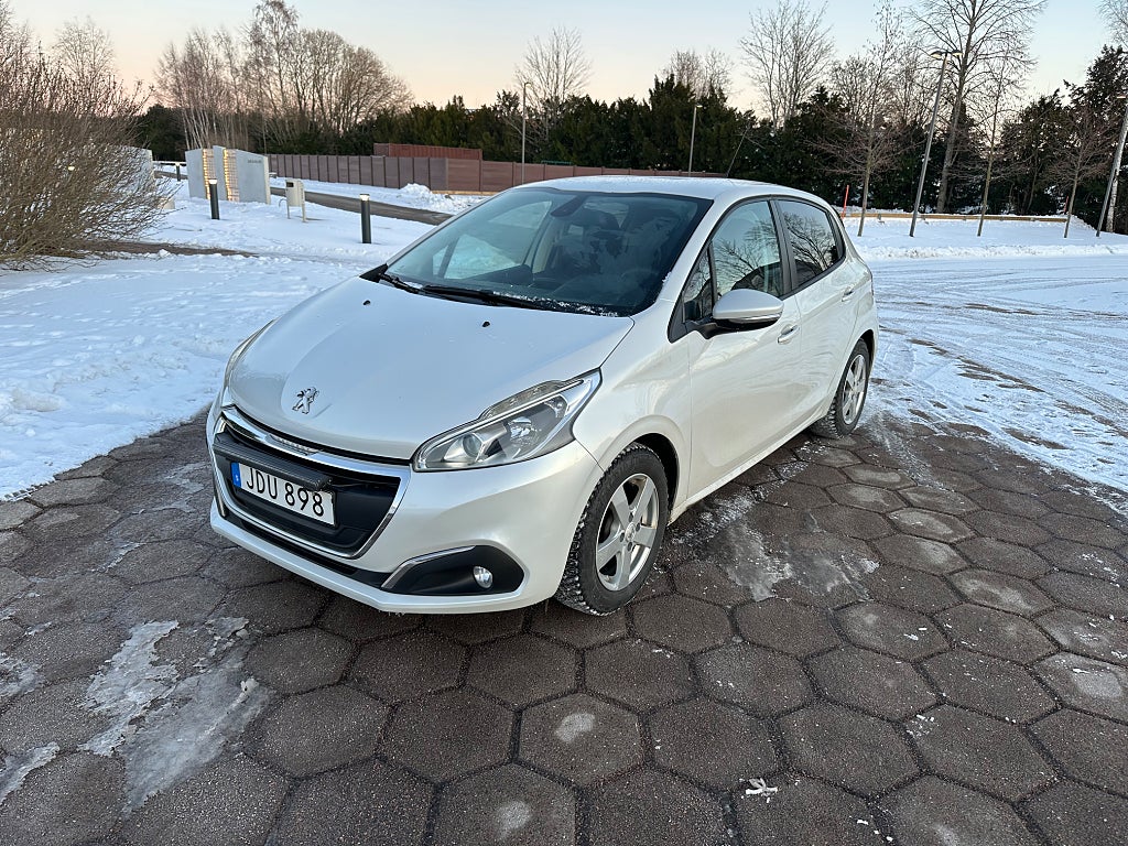 Peugeot 208 5-dörrar 1.2 PureTech 82  Automat kamrem bytt 