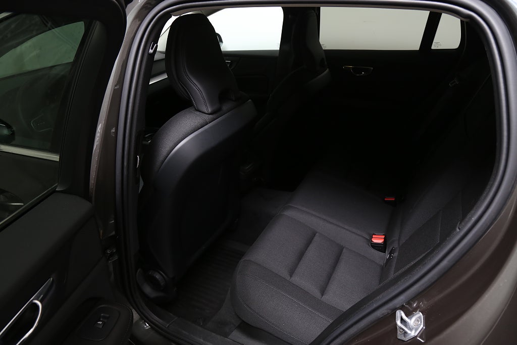 Volvo V60 B4 Diesel 197hk Momentum Aut Navi Kamera VOC Leasbar 2022