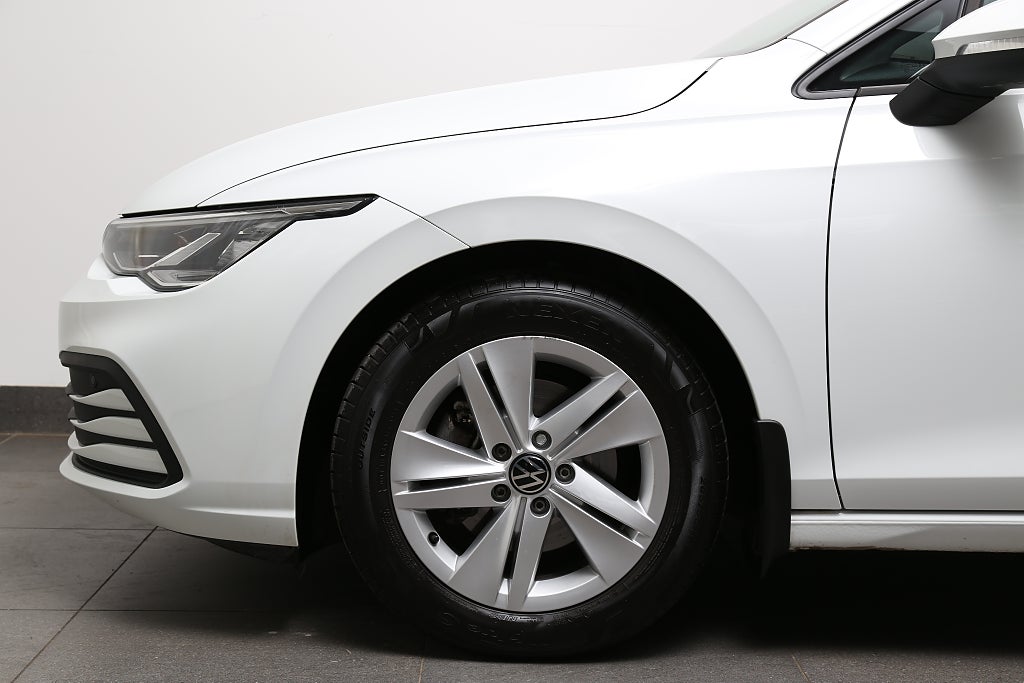 Volkswagen Golf 1,0 TSI 110hk Edition 5D P-sensor CarPlay 2023