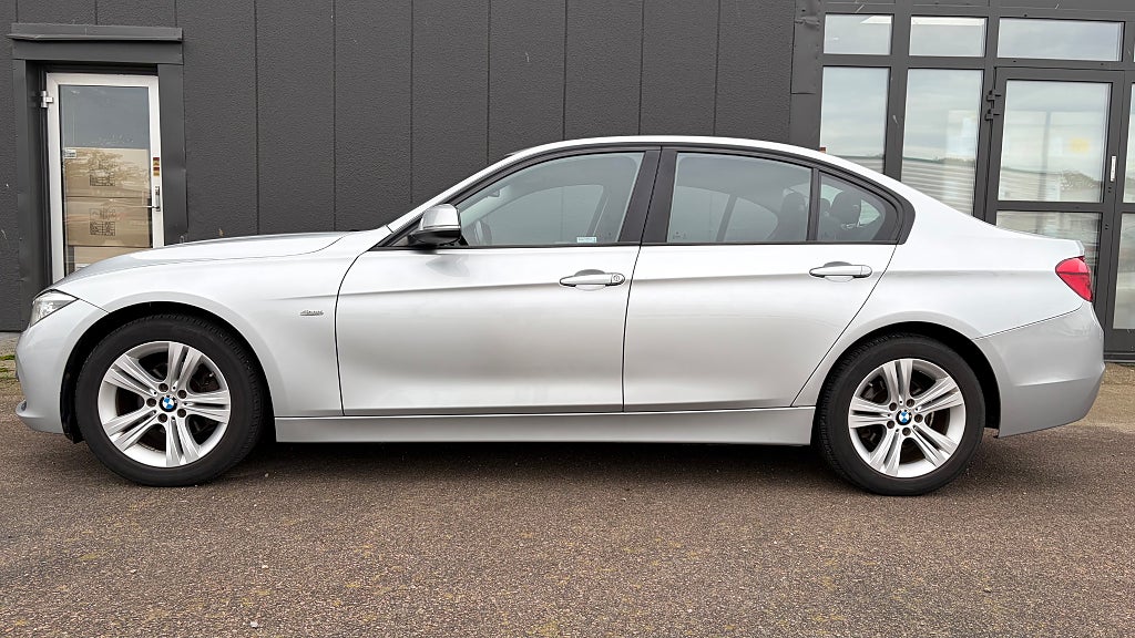 BMW 318d Sedan Sport line | Lågmilare | Dragkrok | Navigation