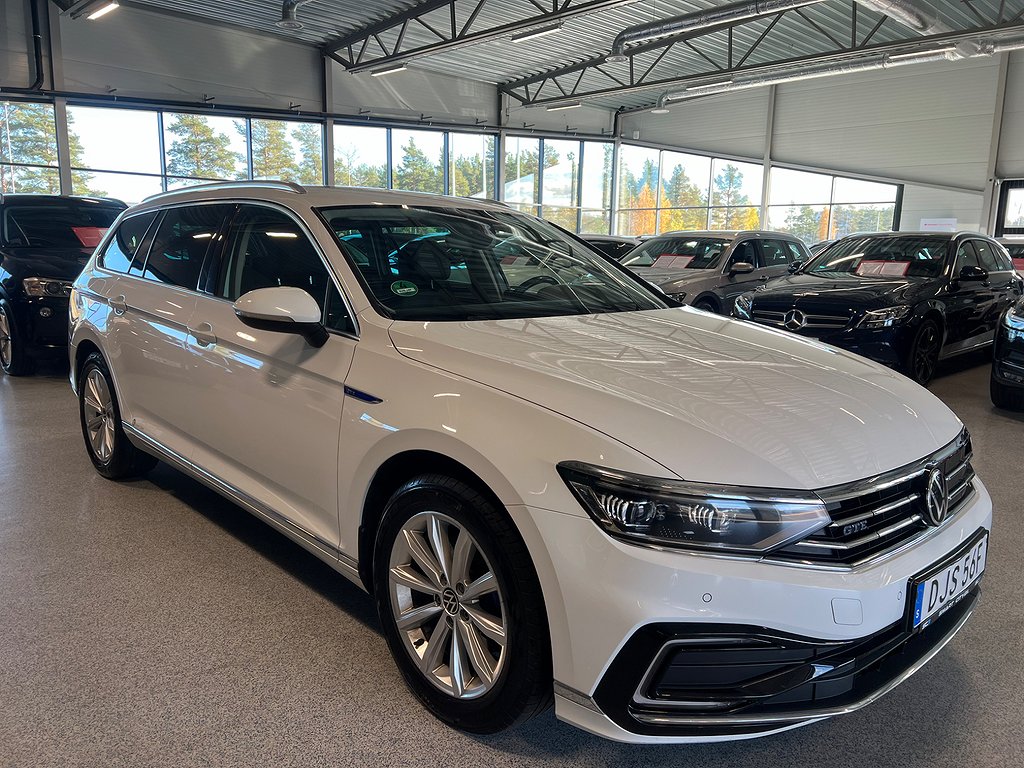 Volkswagen Passat Sportscombi GTE 1.4 TSI Plug-In Cockpit 4,99%