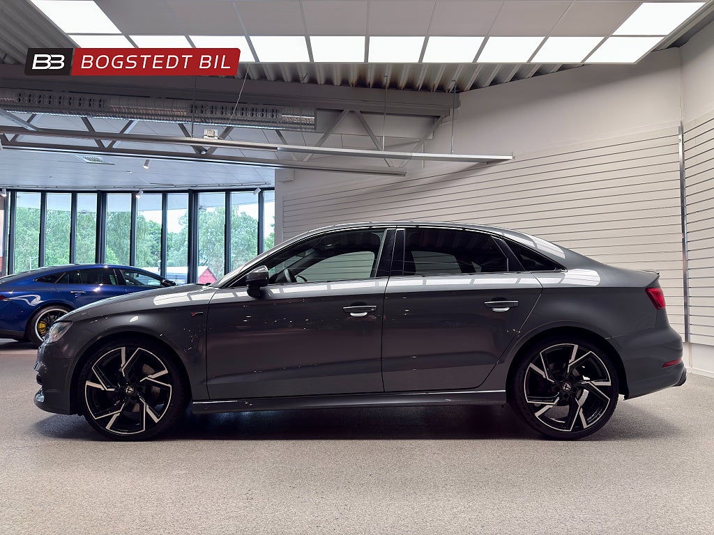 Audi A3 Sedan 2.0 TDI quattro S-Line | Panorama | Nyservad!