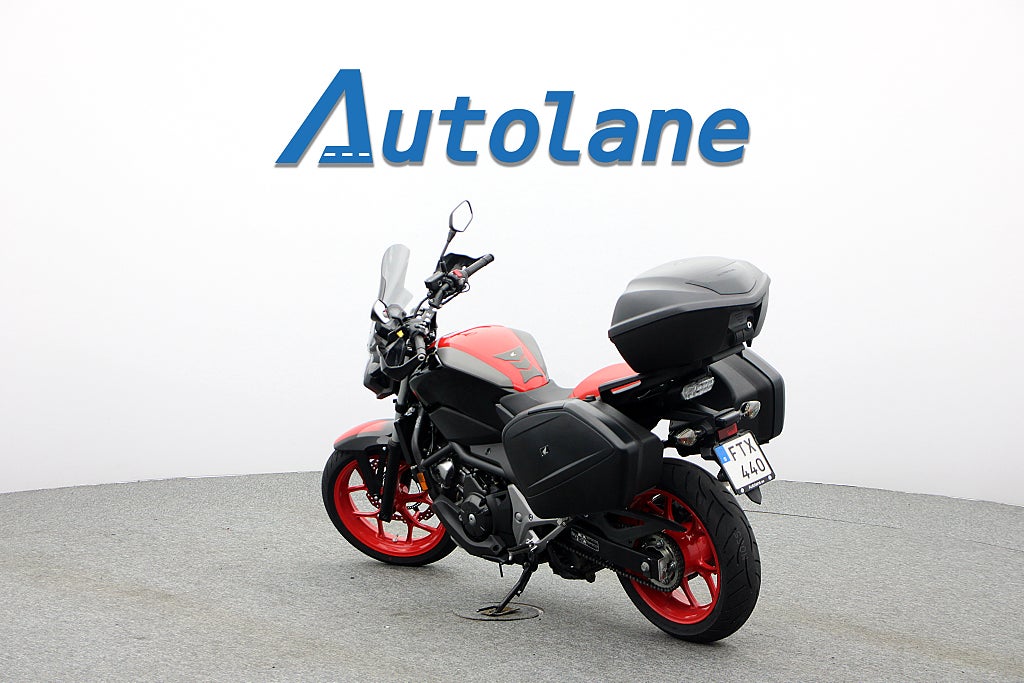 Honda NC750S DCT *Nyservad Nya Däck Väskor