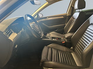 Volkswagen Passat Sportscombi 2.0 TDI 4M GT Dragkrok Dvärme B-kamera S&V – bild 7
