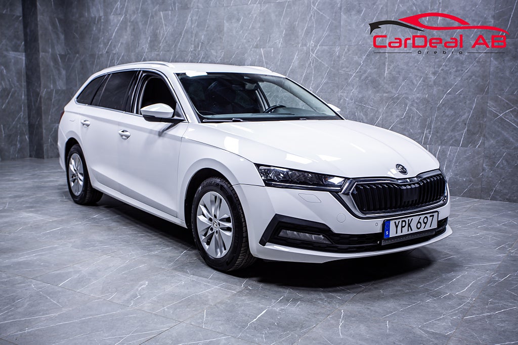 Skoda Octavia Kombi 2.0 TDI 4x4 M-Värmare CarPlay B-Kamera Drag MOMS