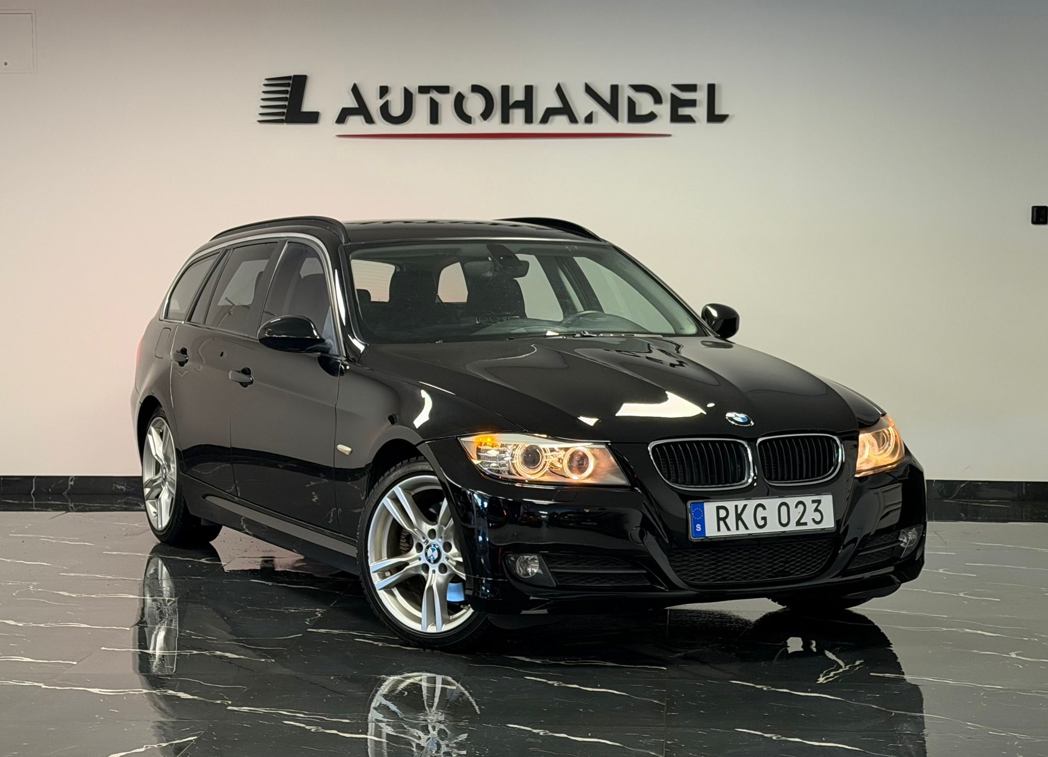 BMW 330 2011, kuva 3/54