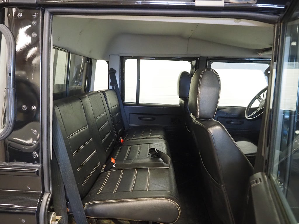 Land Rover Defender 110 4x4 TD5 Black Edition Snorkel Extraljus Drag Pick-U 2002