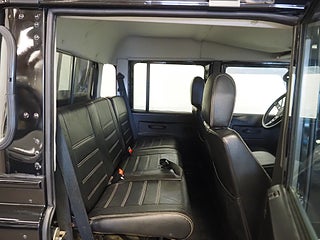 SUV Land Rover Defender 110 17 av 22