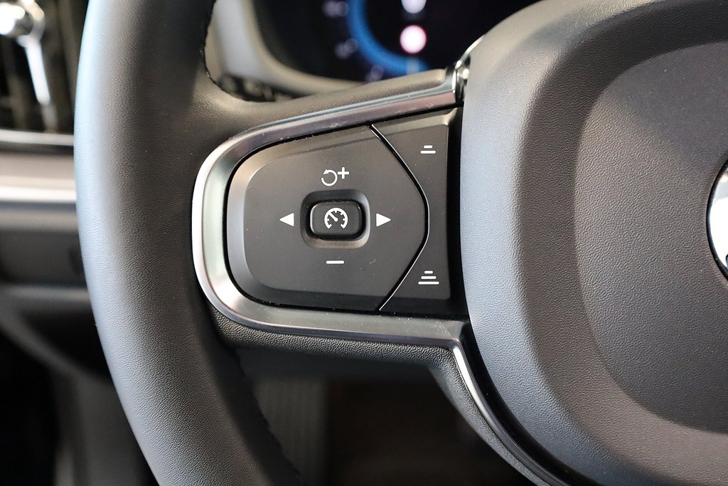 Volvo V60 Recharge T6 AWD Aut Core edt Navi Drag Leasbar 2023