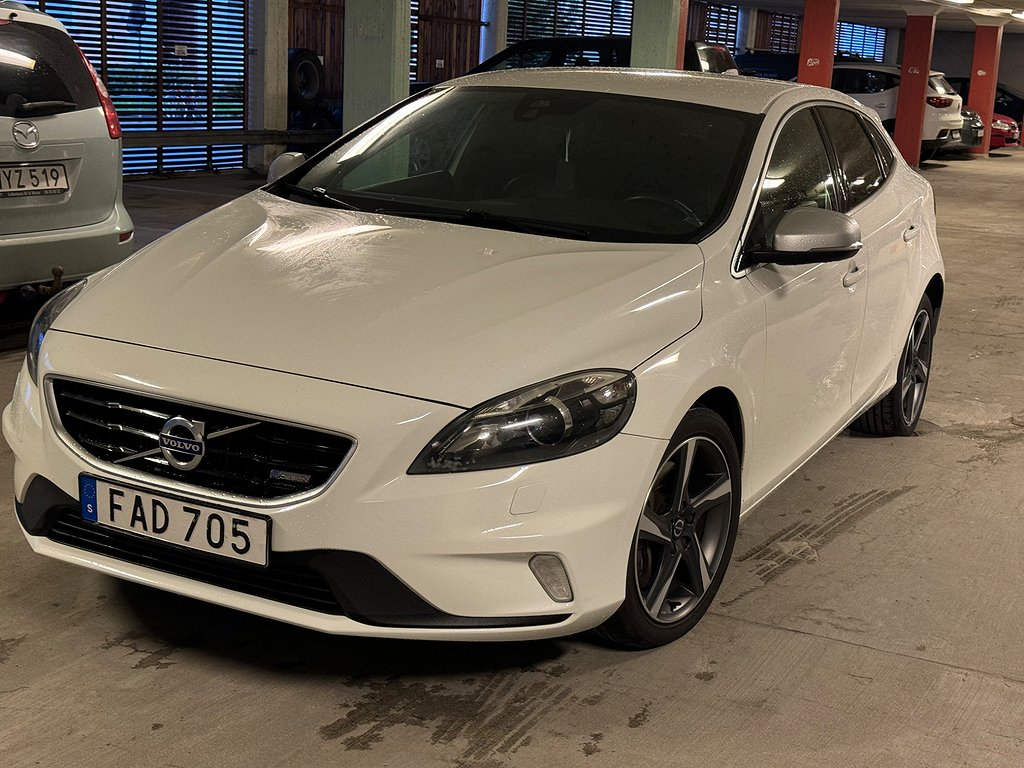 Volvo V40 D3 Geartronic Momentum, R-Design 6M Garanti