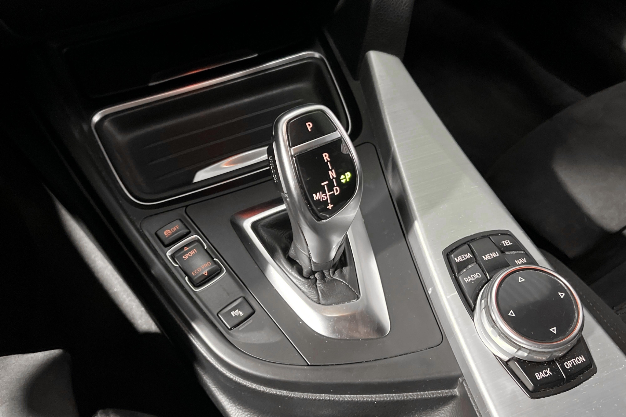 BMW 320 2015, bild 6/46