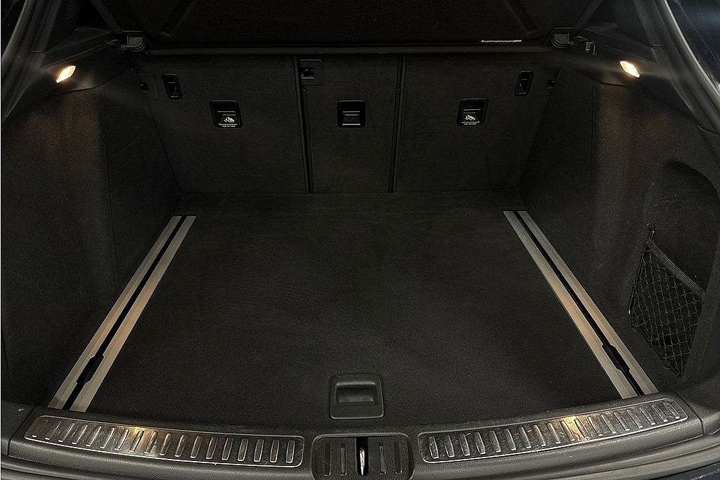 Porsche Macan Turbo 400hk PDK Sport, Pano, Navi, 360