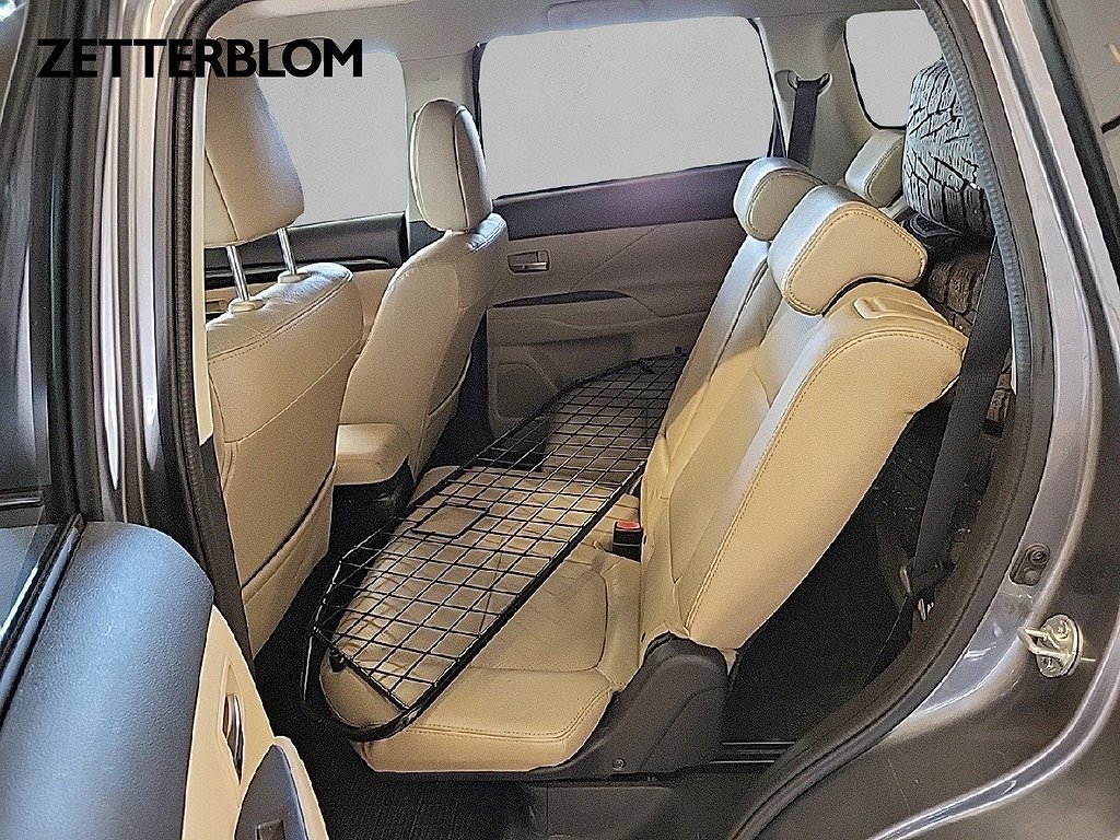Kombi Mitsubishi Outlander 9 av 13
