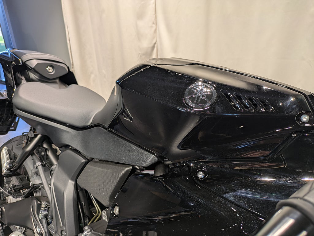Yamaha YZF-R7 Tech Black / Räntekampanj 3,45% / Omgående lev!