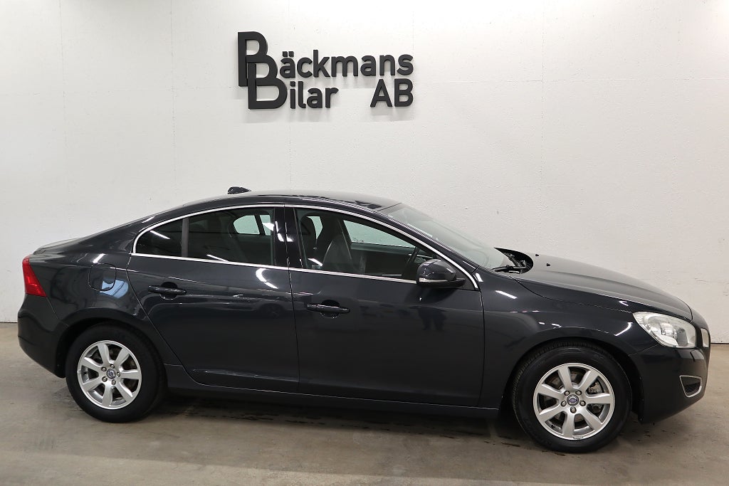 Volvo S60 T3 Momentum 150 hk Drag Nyservad Årsskatt 1262 kr