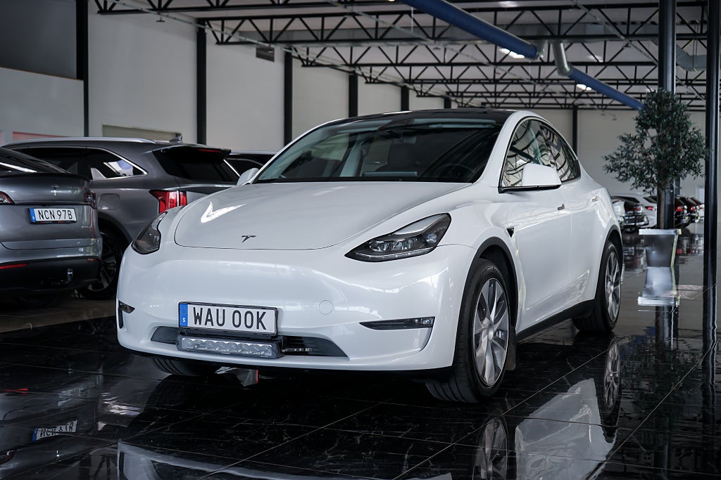 Tesla Model Y Long Range AWD Long Range | Drag | Kamera | Pano | LED 