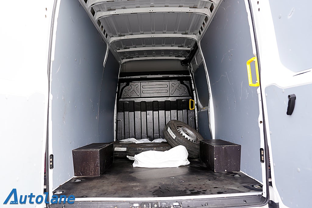 Iveco Daily 35-140 Skåpbil 2.3 JTD Hi-Matic, MOMS, 3-Sits 136hk