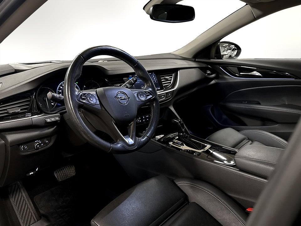 Bild på Opel Insignia Business Sports Tourer 2.0 174hk Aut BOSE B-KAMERA NAVI