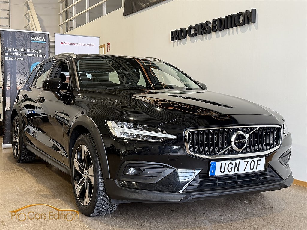 Volvo V60 Cross Country B4 AWD | 197hk Momentum | Drag | B-Kamera | CarPla