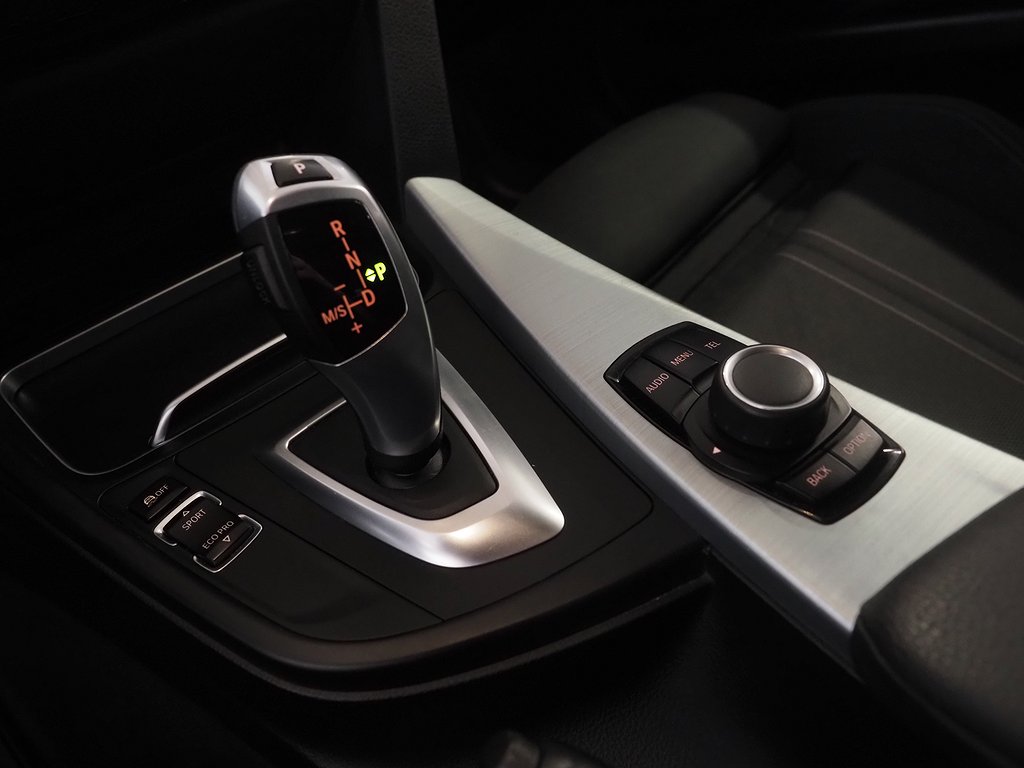 BMW 320 d 190hk Touring Steptronic Sport line Drag P-Sensor 2016