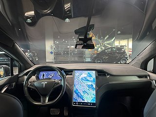 SUV Tesla Model X 11 av 15