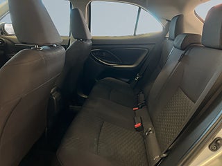 Toyota Yaris Cross Hybrid 115 AWD MOMS B-kamera Motorvärm Adaptiv S&V-däck – bild 13