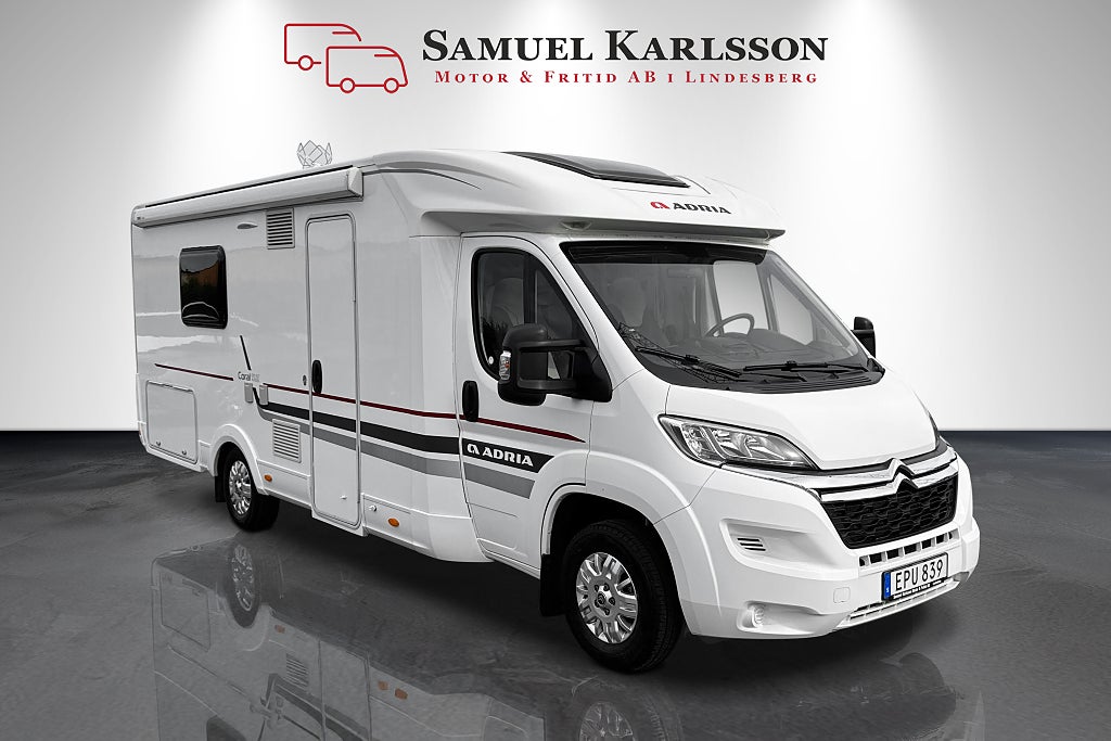 Adria Coral S 670 SLT 2.3L 131HK Manuell, Långbäddar/Toa bak