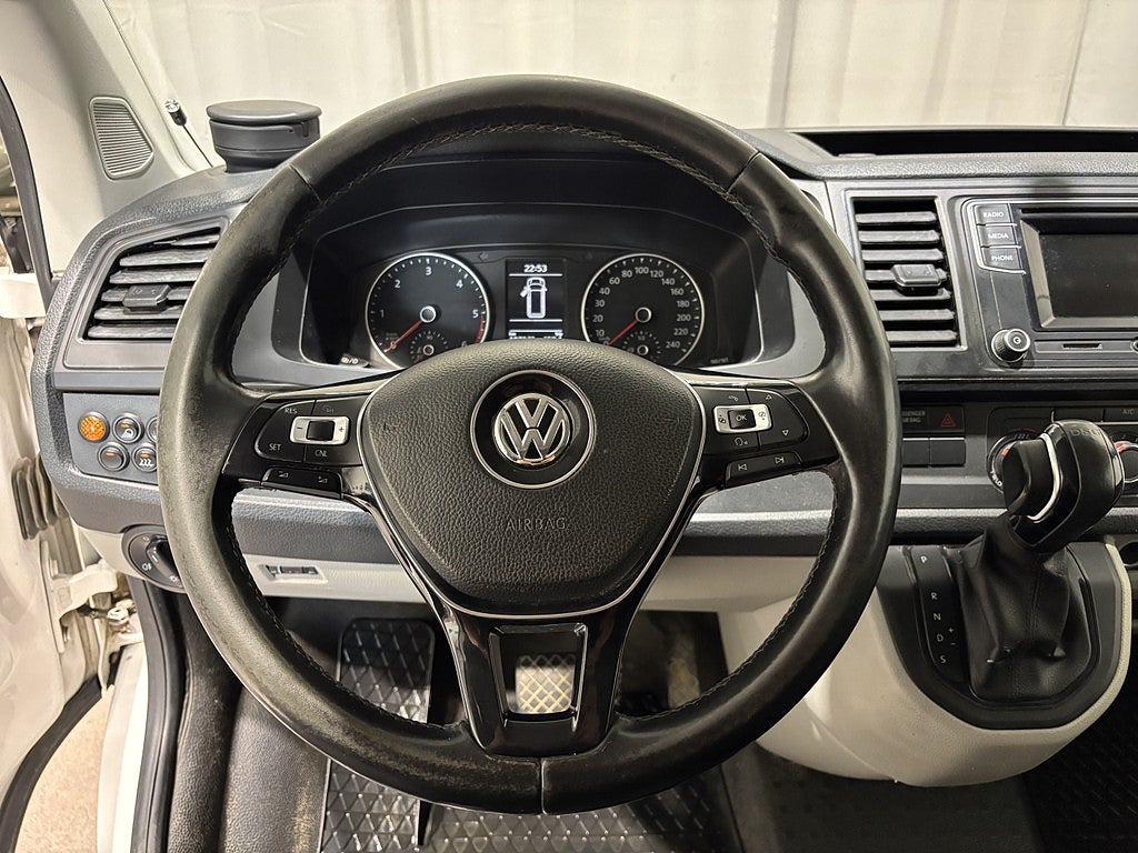 Volkswagen Transporter T30 2.0 TDI BMT 4Motion BKam Drag Värmare Moms
