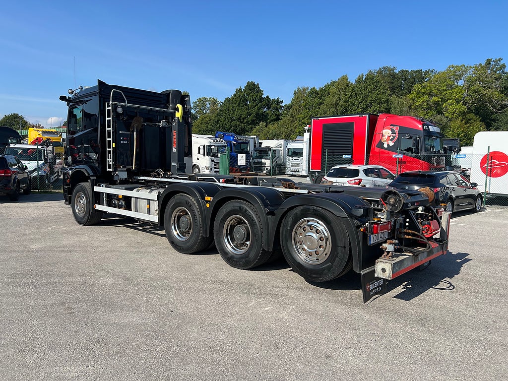 Mercedes-Benz Arocs 3251 Tridem Lastväxlare, Fullt Plogutrustad