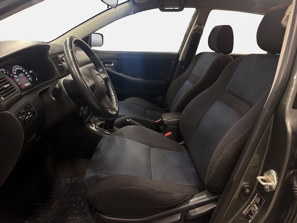 Toyota Corolla 5-dörrars 1.6, 3 brukare, AC, Värmare,