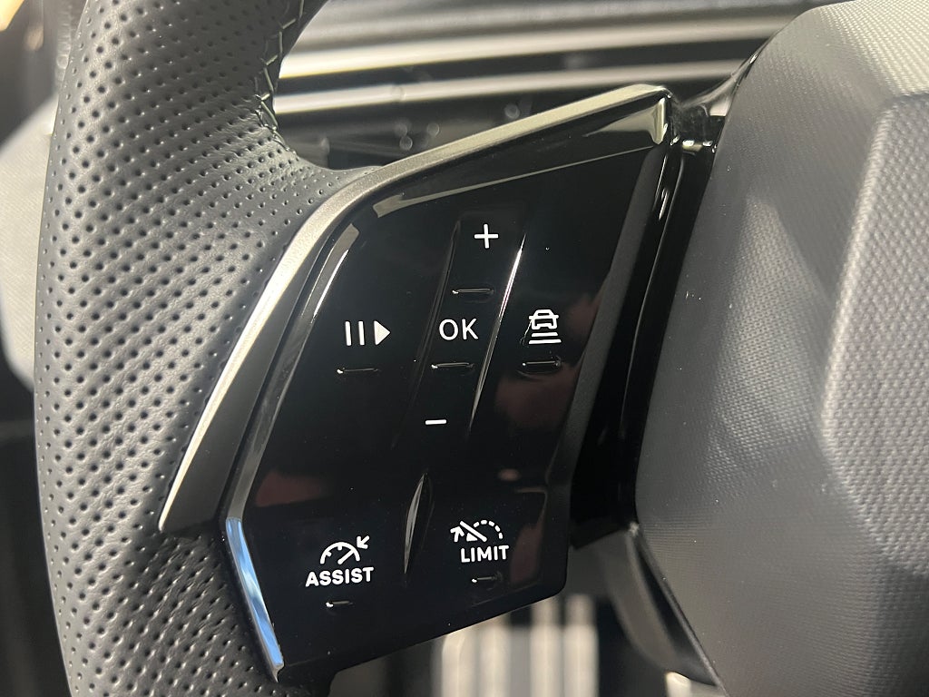Peugeot 5008 Ultimate HYBRID 136  thumbnail